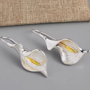 Silver flower Earrings M406